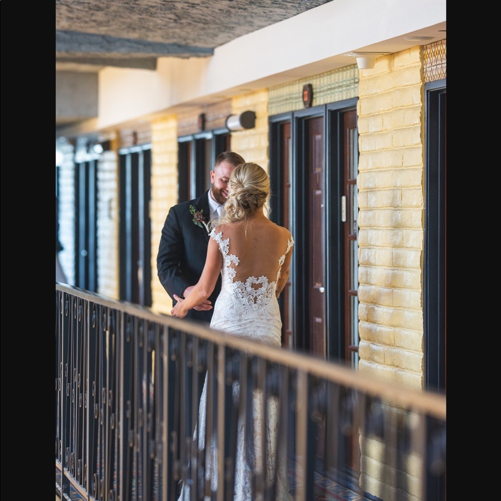 Wedding dress - Picture 5 of 8
